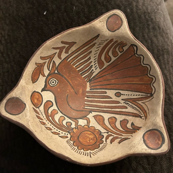 Small pottery dish with bird design - Picture 2 of 4